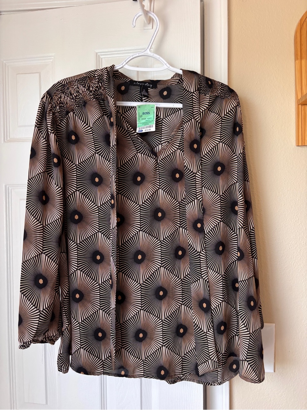 Lightweight Geometric Print Blouse - Black & Beige